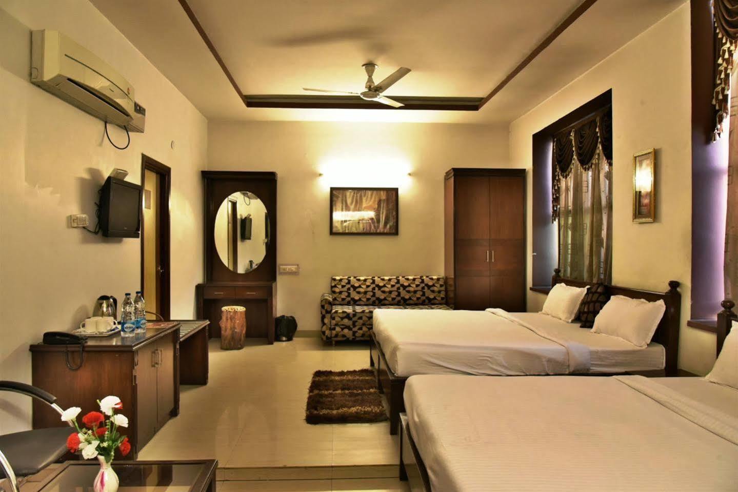 Hotel Hk Continental Amritsar Bagian luar foto