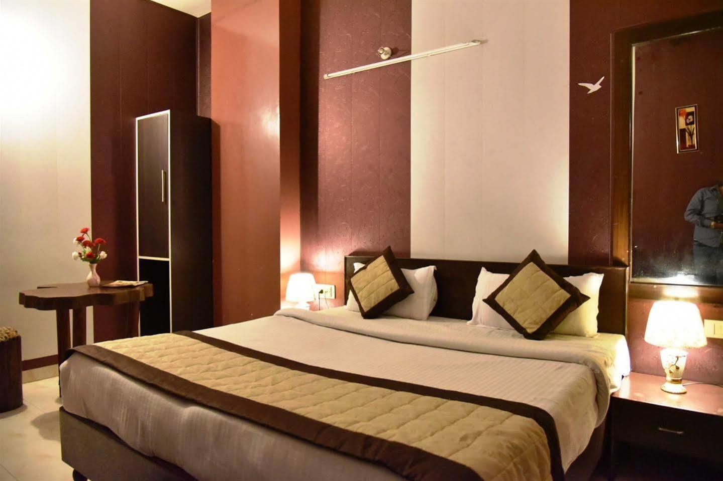 Hotel Hk Continental Amritsar Bagian luar foto