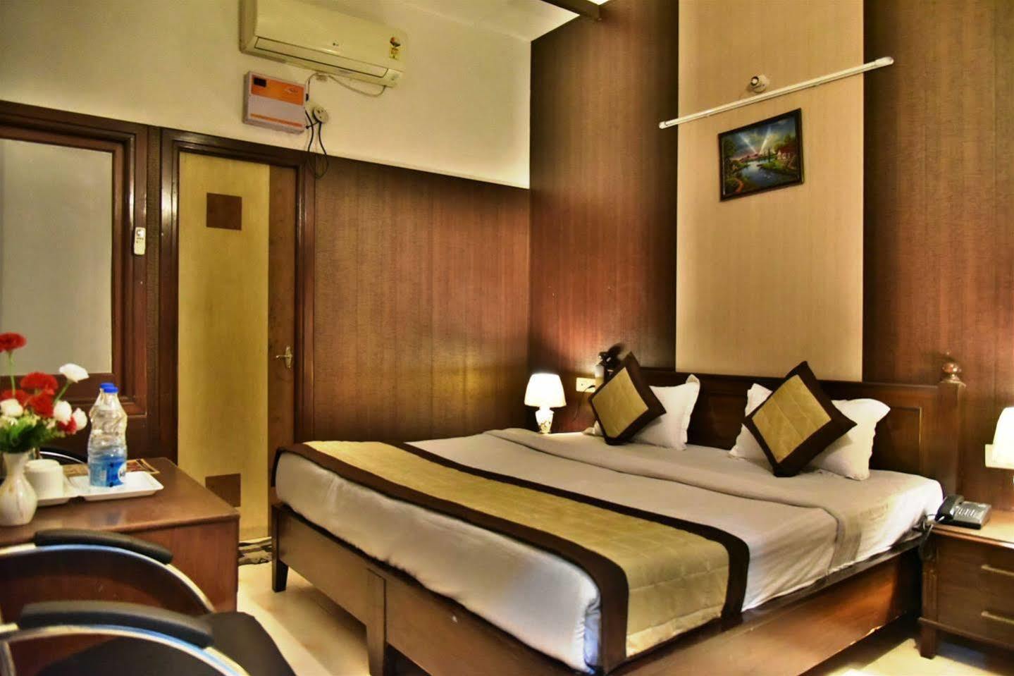 Hotel Hk Continental Amritsar Bagian luar foto
