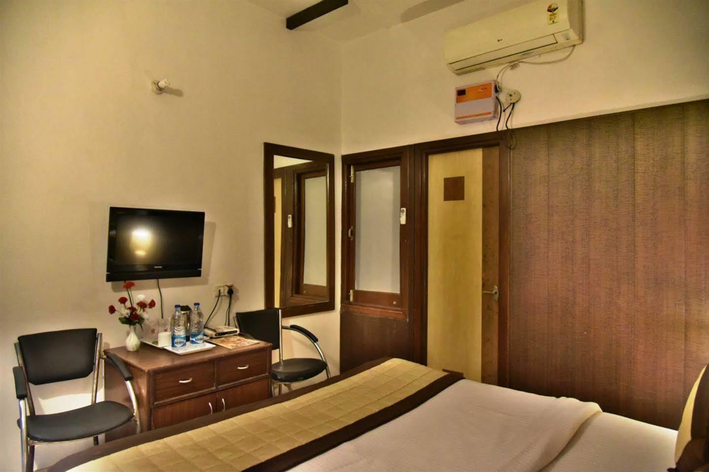 Hotel Hk Continental Amritsar Bagian luar foto